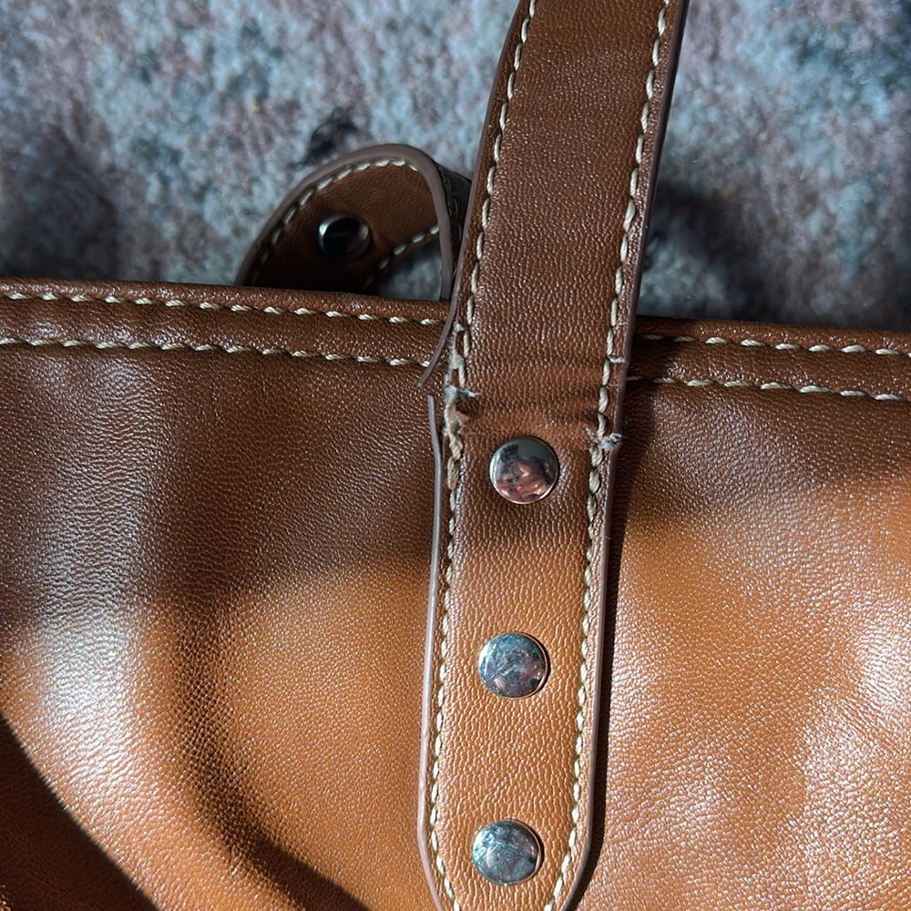 Relic Shoulder Bag - Picture 7 of 9